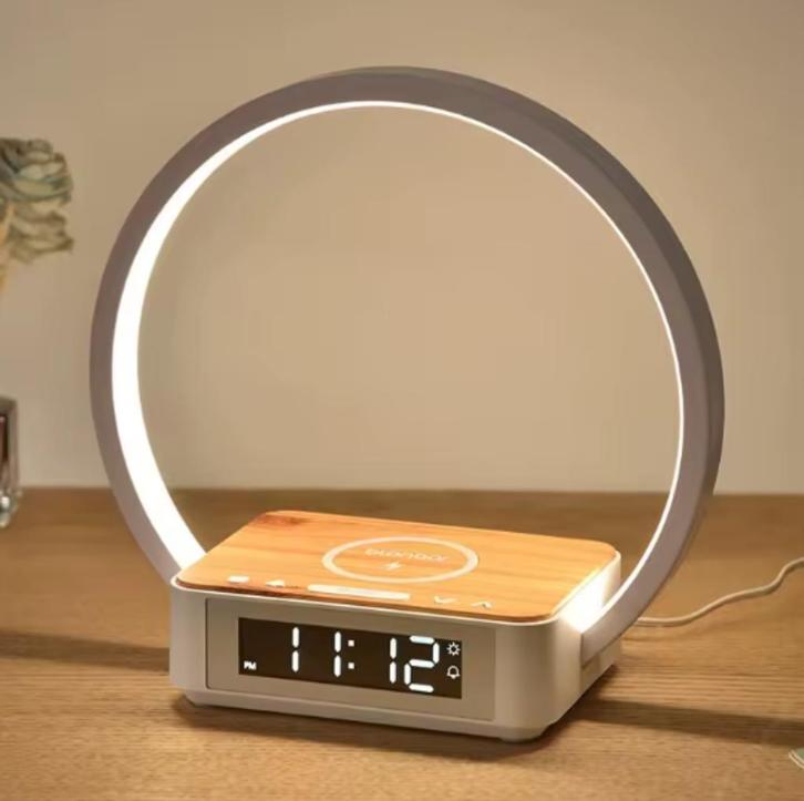 LED Lamp + wekker + telefoonoplader ineen (nieuw in doos), Huis en Inrichting, Lampen | Tafellampen, Nieuw, Minder dan 50 cm, Ophalen of Verzenden