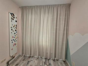 Beige Gordijn met Stedenprint beschikbaar voor biedingen