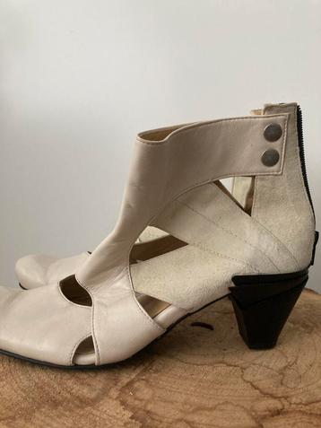 Lisa Tucci aparte schoenen enkellaarsjes creme leer suede 40 beschikbaar voor biedingen
