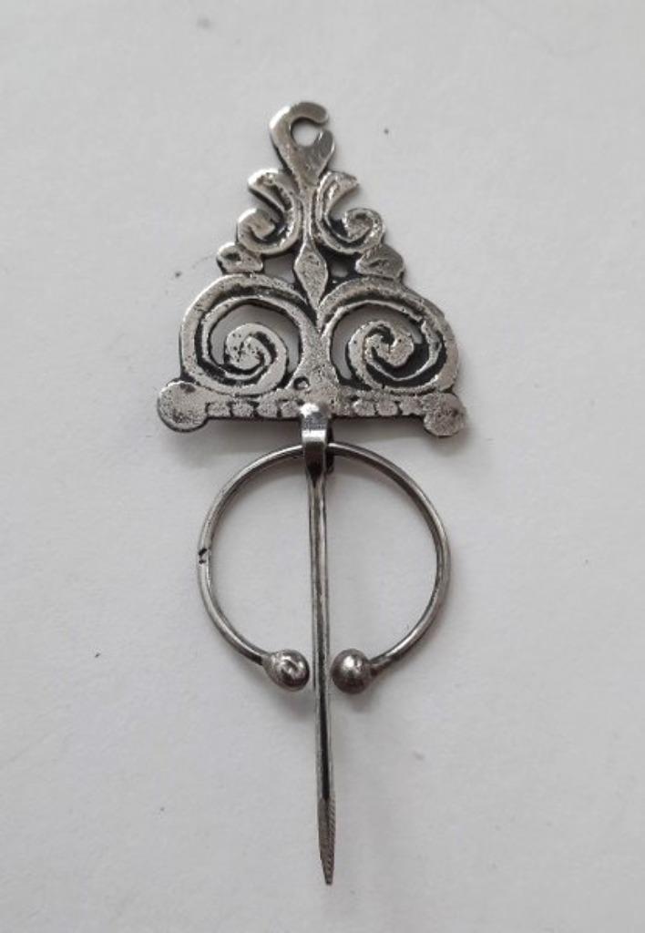 Mooie oude zilveren Fibula mantelspeld of doekspeld (8063), Sieraden, Tassen en Uiterlijk, Antieke sieraden, Overige typen, Zilver