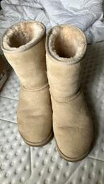 UGG maat 5,5 eur 38  beige half hoog, Kleding | Dames, Schoenen, Ophalen of Verzenden, Zo goed als nieuw, Beige, Pantoffels of Sloffen