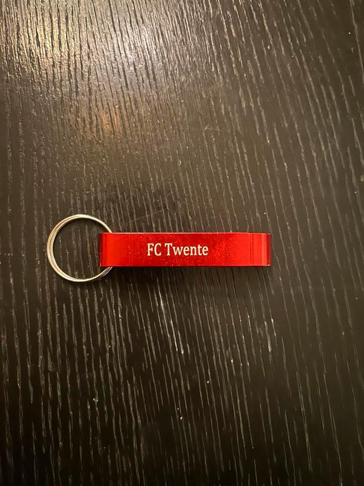 Fc twente sleutelhanger-bieropener, Verzamelen, Sleutelhangers, Nieuw, Ophalen of Verzenden