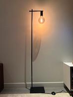 Zwarte vloerlamp met bol - Perfecte staat!, Huis en Inrichting, Lampen | Vloerlampen, Ophalen, Zo goed als nieuw, Metaal, 150 tot 200 cm
