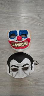 Halloween Maskers: Clown & Vampier, Ophalen of Verzenden, Zo goed als nieuw