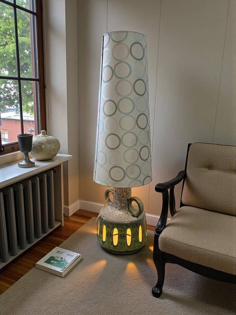 vintage keramieken vloerlamp met verlichte voet, Huis en Inrichting, Lampen | Vloerlampen, Ophalen, Gebruikt, 150 tot 200 cm