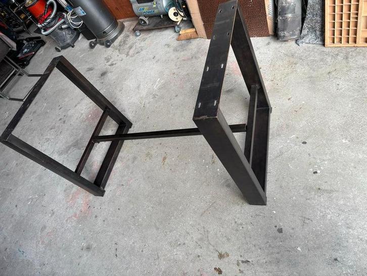 Metalen barTafelpoot - Industrieel Design, Huis en Inrichting, Tafelonderdelen, Gebruikt, Tafelpoot, 50 tot 100 cm, Rechthoekig