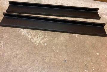 IKEA wandplanken zwart 2x 77 cm beschikbaar voor biedingen