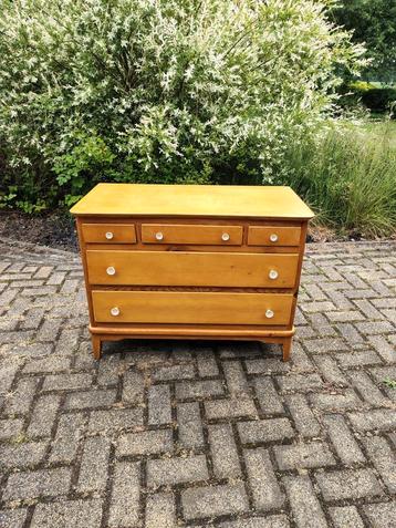 Vintage Scandinavisch ladenkastje beschikbaar voor biedingen