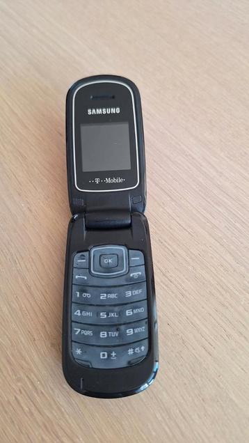 Samsung Retro mobiele telefoon beschikbaar voor biedingen