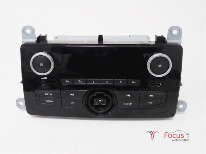 Radio van een Renault Clio, Auto-onderdelen, Elektronica en Kabels, Renault, Gebruikt, 6 maanden garantie, 12 maanden garantie