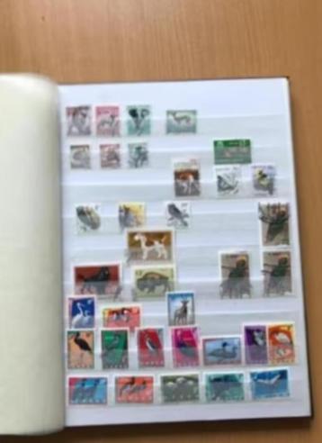 320 postzegels Dieren en één velletje zie ook de foto's met 