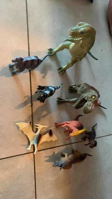 Speelgoed dino beschikbaar voor biedingen