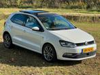 VW Polo 1.2 TSI 110PK BMT 2016 LED ACC PANO Stoelverwarming!, Auto's, Stof, Zwart, 4 cilinders, Wit