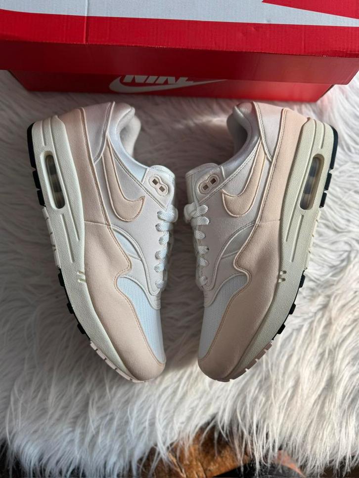 Nike Air Max 1 beige wit pastel oranje EU 45 wmns airmax one, Kleding | Heren, Schoenen, Nieuw, Sneakers of Gympen, Overige kleuren