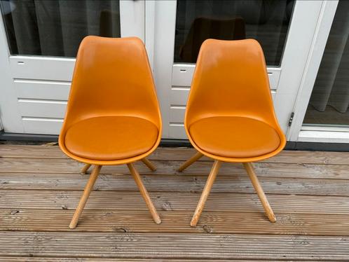 Stijlvolle Eames Model Lookalike Eetkamerstoel - Oranje, Huis en Inrichting, Stoelen, Gebruikt, Twee, Hout, Kunststof, Leer, Overige kleuren