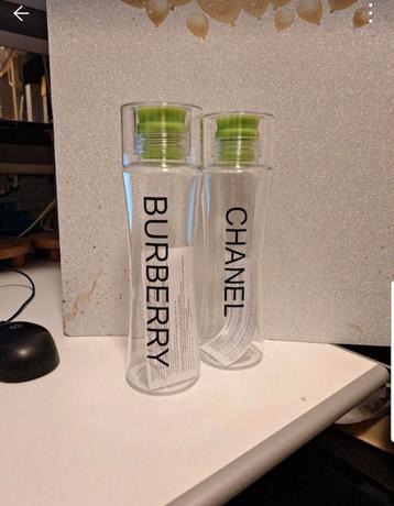 Nieuwe drinkflessen Burberry of Chanel opdruk beschikbaar voor biedingen