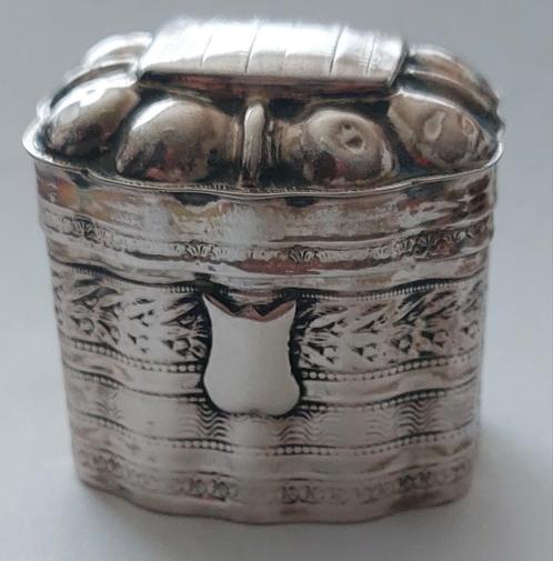 Antiek zilver uit 1852 lodereindoosje., Antiek en Kunst, Antiek | Goud en Zilver, Zilver, Ophalen