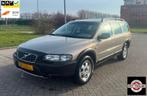 Volvo V70 2.4 T XC 4WD AUT 2002 Bruin, Auto's, Volvo, Automaat, 1800 kg, Zwart, Bruin