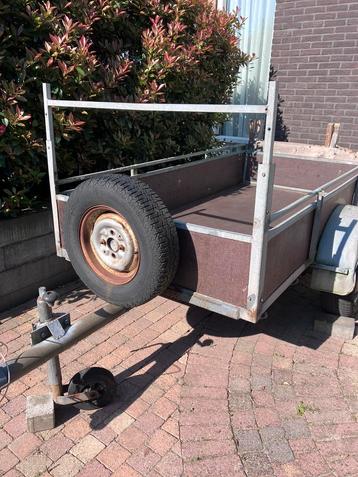 Fijne aanhangwagen beschikbaar voor biedingen