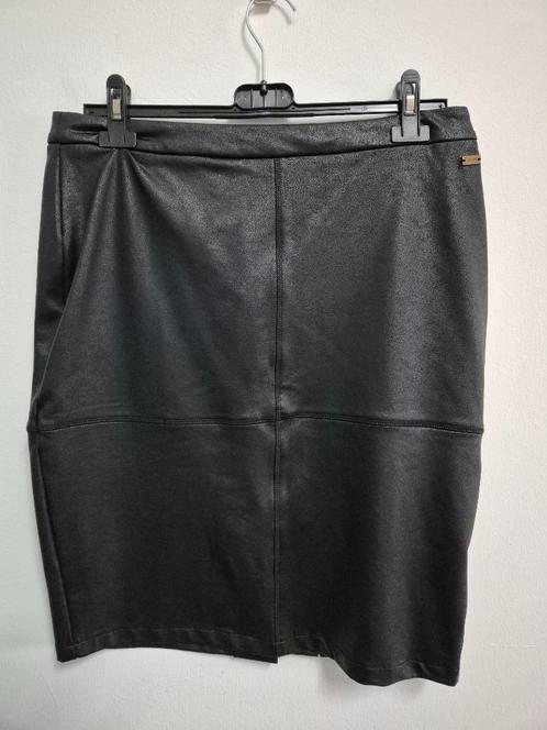 R70 - Zwarte Dayz rok maat M (1), Kleding | Dames, Rokken, Zo goed als nieuw, Maat 38/40 (M), Zwart, Onder de knie, Ophalen of Verzenden