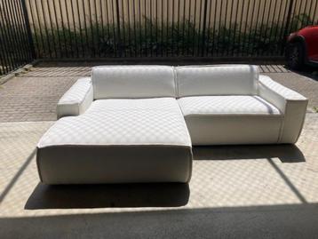 nieuwe bank met lounge gedeelte in polar white