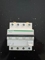 Schneider iC60 C16 aardlekautomaat 3-polig+nul 16A B-kar 30m, Ophalen of Verzenden, Zo goed als nieuw, Overige typen