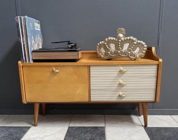 50 jaren laag dressoir klep 3 laden voor tv of platenspeler  beschikbaar voor biedingen