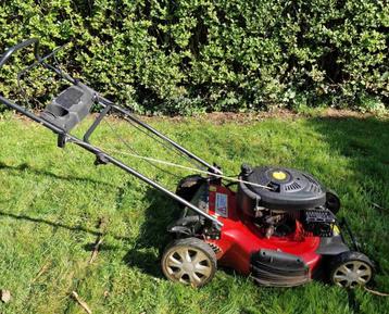 Grote sterke zelfrijdende 4 takt benzine grasmaaier beschikbaar voor biedingen