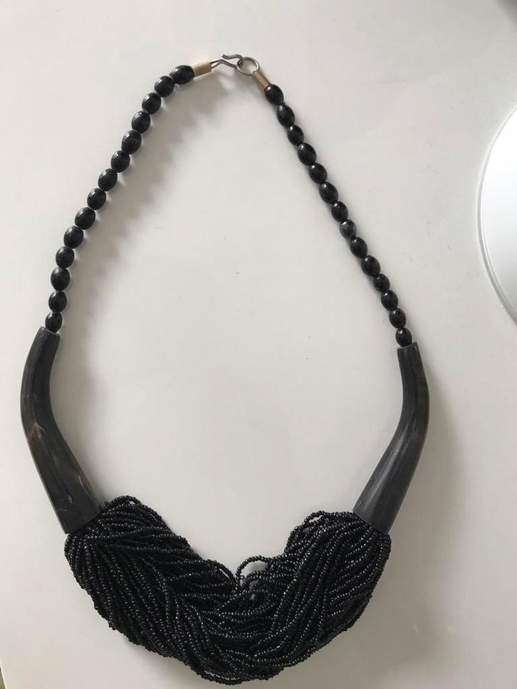Tribal hoorn kralen ketting zwart, Sieraden, Tassen en Uiterlijk, Antieke sieraden, Ketting, Overige materialen, Verzenden