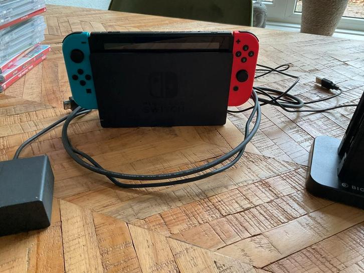 Nintendo Switch Console - Goede Staat, Spelcomputers en Games, Spelcomputers | Nintendo Switch, Gebruikt, Switch Original, Met 2 controllers