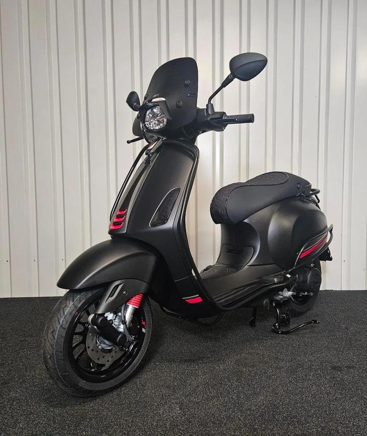 Nieuw | Vespa Sprint 50 S | Custom | Full Option | Mat Zwart, Fietsen en Brommers, Scooters | Vespa, Nieuw, Overige modellen, Maximaal 45 km/u