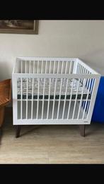 Kidsmill Sixties Box - Hoogglans walnoot & groen kleed, Kinderen en Baby's, Boxen, Ophalen, Gebruikt, In hoogte verstelbaar