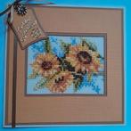 Kaart met geborduurde zonnebloemen., Ophalen of Verzenden, Zo goed als nieuw, Overige thema's