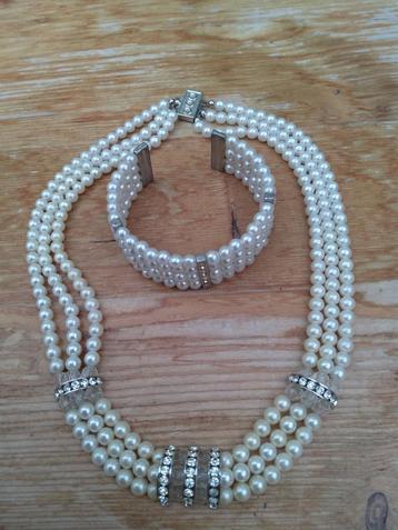 Parel ketting en armband met strass beschikbaar voor biedingen