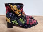 Sch135 - Zwarte Gabor bloemen enkellaarzen mt 6 is 39,5 (1), Kleding | Dames, Schoenen, Ophalen of Verzenden, Zo goed als nieuw