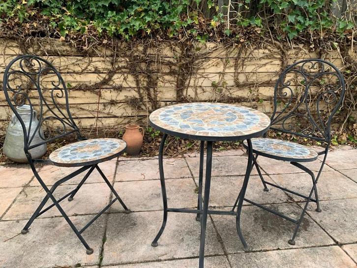 Outdoor table and two chairs set made of iron and stone, Tuin en Terras, Tuinsets en Loungesets, Gebruikt, Tuinset, Overige materialen