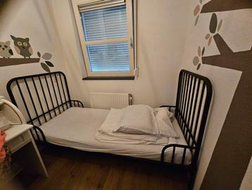 Stoer meegroeibed incl. matras beschikbaar voor biedingen