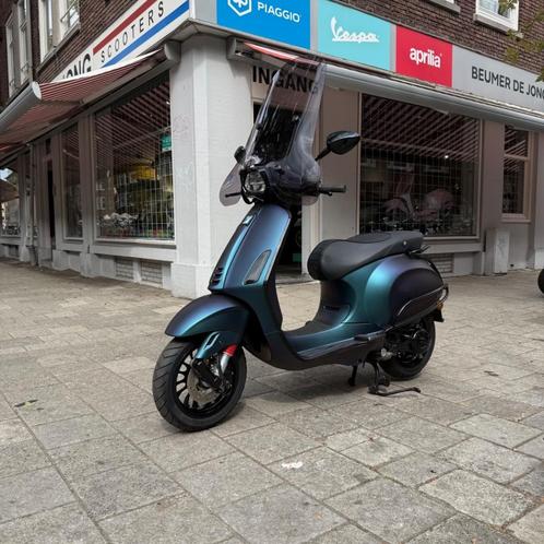 Vespa Sprint 50 Harlekein Blue – 27/5/2021 – 5601 km, Fietsen en Brommers, Scooters | Vespa, Zo goed als nieuw, Vespa S, Maximaal 45 km/u