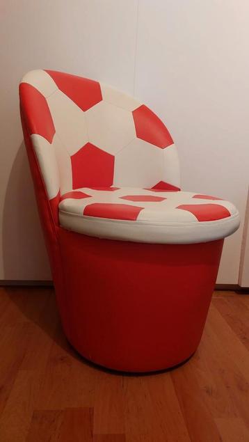 Leuke Voetbalstoel voor de Kinderkamer beschikbaar voor biedingen