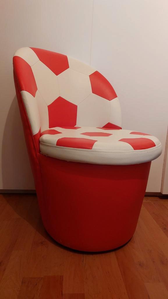 Leuke Voetbalstoel voor de Kinderkamer, Huis en Inrichting, Fauteuils, Ophalen