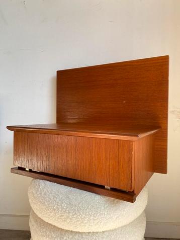 Vintage Zwevend wandlade/kastje/nachtkastje teakhout ‘60 beschikbaar voor biedingen
