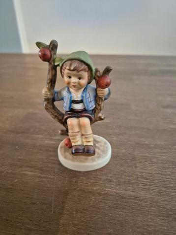 Goebel Hummel Beeldje - Apple Tree Boy  beschikbaar voor biedingen
