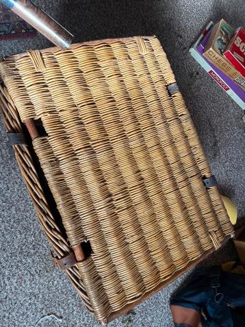 Vintage Rotan Opbergmand beschikbaar voor biedingen