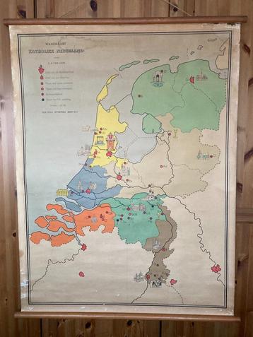 Brocante wandkaart - landkaart / Katholiek Nederland beschikbaar voor biedingen