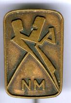 N.M. koper dans speldje ( X_093a ), Verzamelen, Speldjes, Pins en Buttons, Verzenden, Zo goed als nieuw, Sport, Speldje of Pin