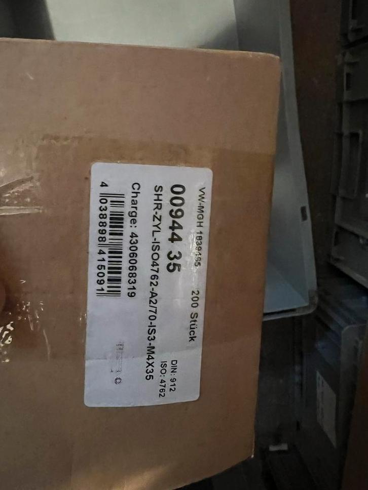 4 doosschroeven en bouten, Doe-het-zelf en Verbouw, IJzerwaren en Bevestigingsmiddelen, Nieuw, Bouten of Moeren, Minder dan 50 mm