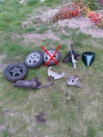 Diverse Piaggio zip, hexagon en typhoon onderdelen beschikbaar voor biedingen