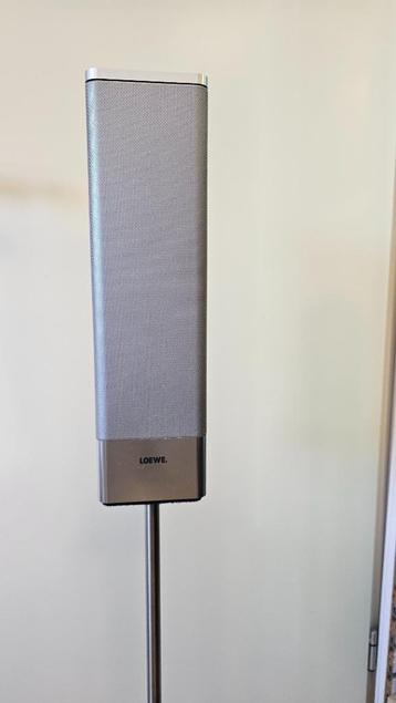 TE KOOP LOEWE SPEAKERS WITH FLOOR STAND beschikbaar voor biedingen