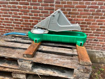 Zgan bieden.  Weidepomp membraan pomp. Aquamat deboer beschikbaar voor biedingen