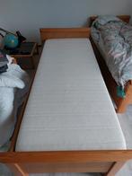 Houten Eenpersoonsbed met Matras, Huis en Inrichting, Slaapkamer | Bedden, Ophalen, 90 cm, Eenpersoons, Bruin